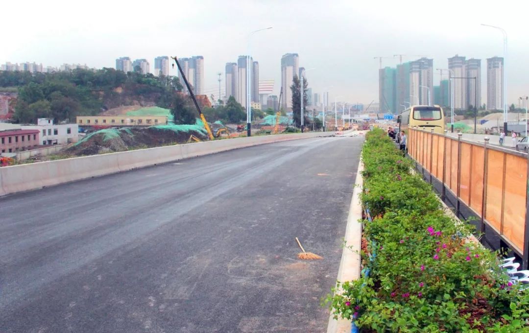 芙蓉路最新动态，繁华再现，引领城市新潮流风向标